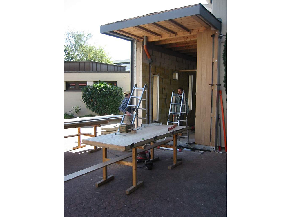 Vor Ort wird das Portal eingepaßt.